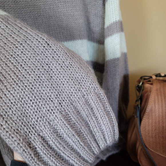 Oversized Fuzzy Stripe Sweater - Picture 4 of 9